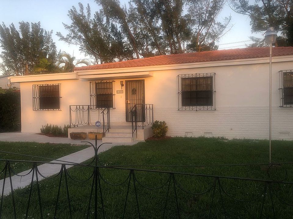 2nd image of 1835 SW 72nd Ct