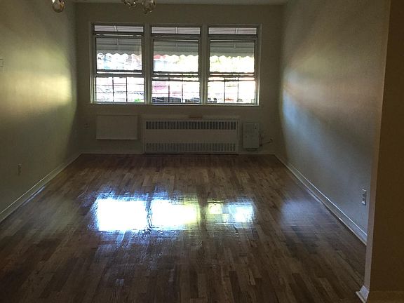 3rd image of 564 E 81st St #Top