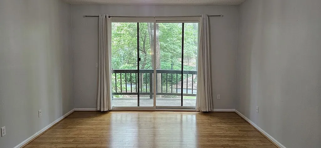 2 bed, 1.5 bath, 1006 sqft, $3,300 — Photo 4