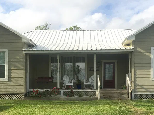1401 E Buccaneer Dr, Winnie, TX 77665