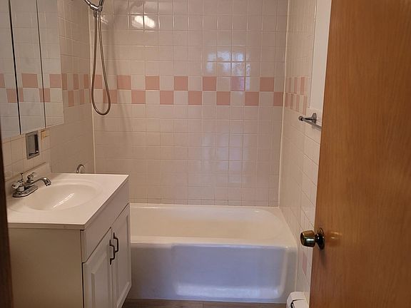 4th image of 6747 N Olmsted Ave #2C