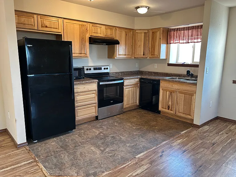912 S Main St — Photo 2