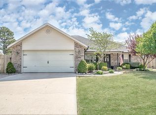 1907 S M St, Rogers, AR 72758