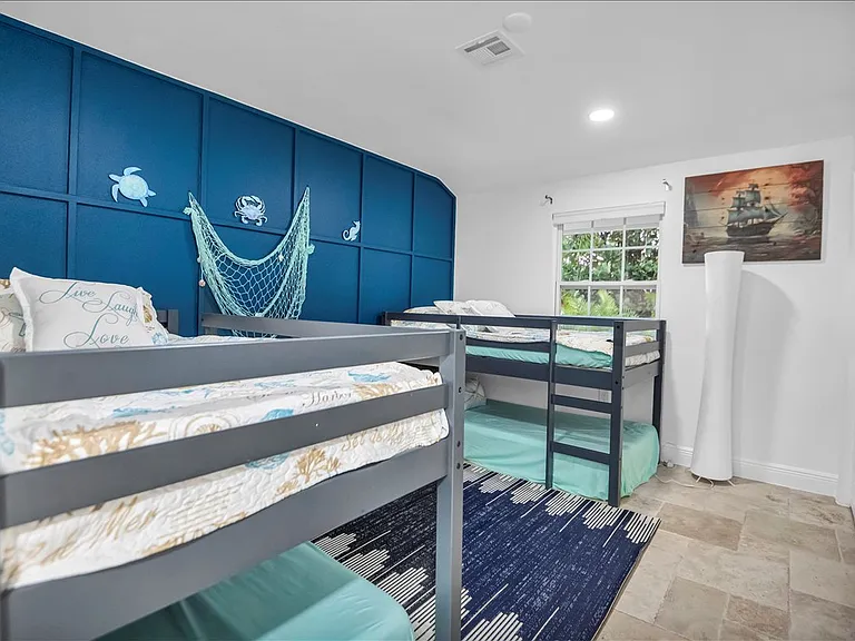 31 Lands End Ln — Photo 18