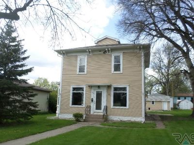 704 E 7th St, Dell Rapids, SD, 57022