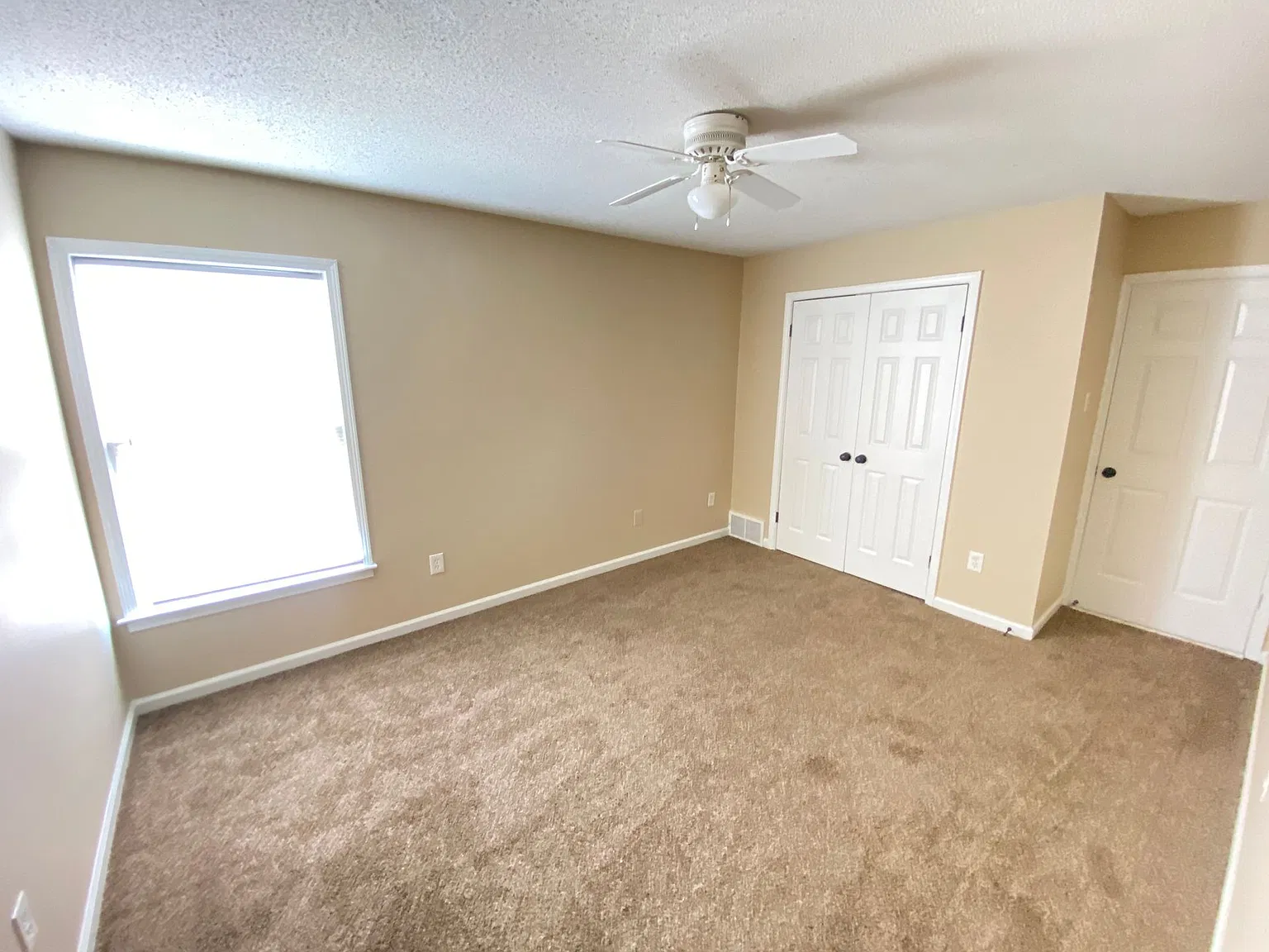 6389 Hunters Pl Dr — Photo 3