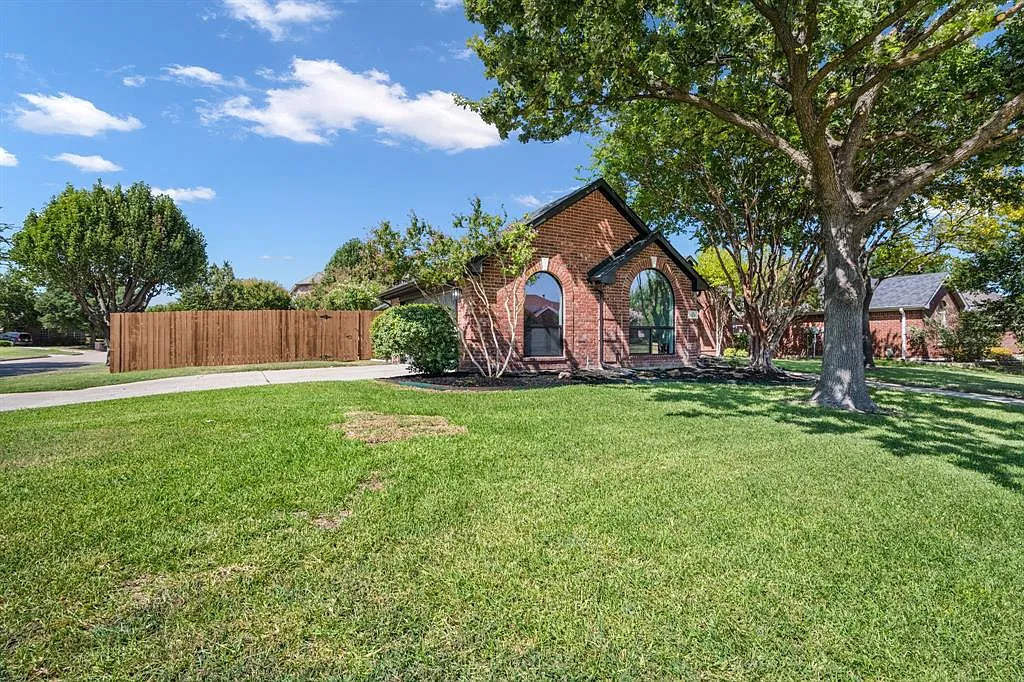 4 bed, 1938 sqft, $3,250 — Photo 2