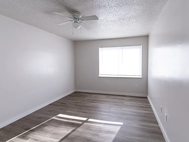 Stonewood Apartments — Photo 8