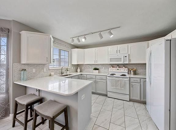 2nd image of 2212 N Pointe Meadow Loop