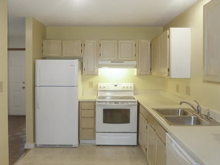 206 Cedarwood Ln — Photo 4