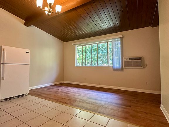 3rd image of 222 S Oak Knoll Ave APT 11