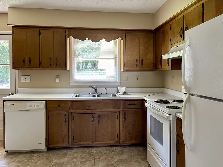 102 Clark St #B — Photo 2