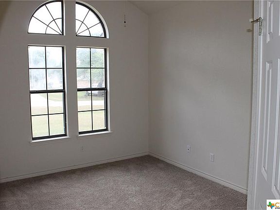 3rd image of 4305 Lakecliff Dr