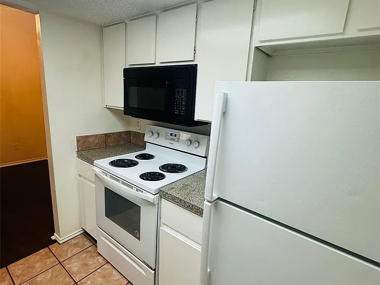 2401 Leon St #307 — Photo 10