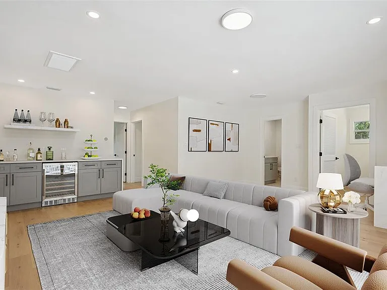 2655 Bay St — Photo 11