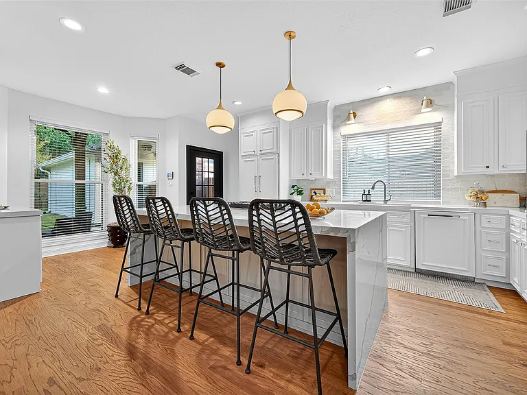 22115 Mission Hills Ln — Photo 1