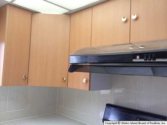 4th image of 250 Bruckner Ave #A