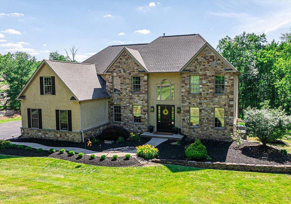 1st image of 104 Pickwick Dr