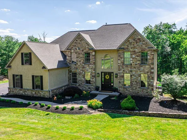 104 Pickwick Dr, Doylestown, PA 18901
