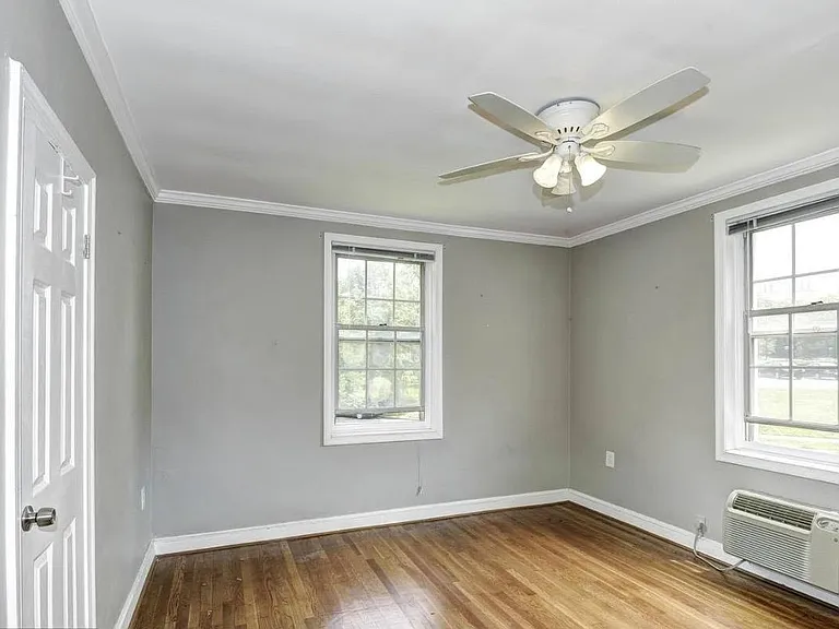 Same bedroom w/o furtniture