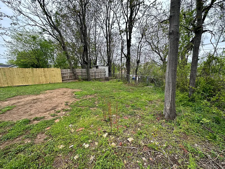 1213 W Walker St — Photo 40