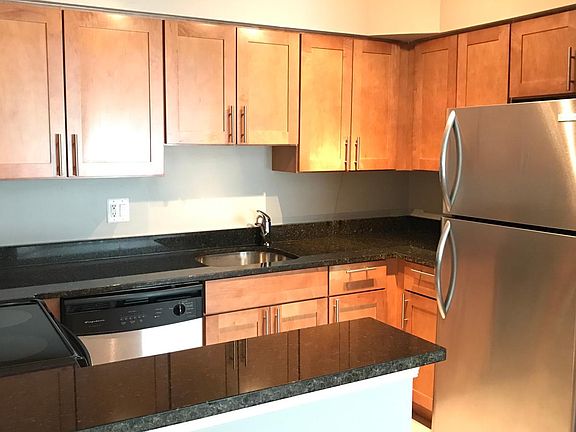 Granite countertops & stainless steel appliances