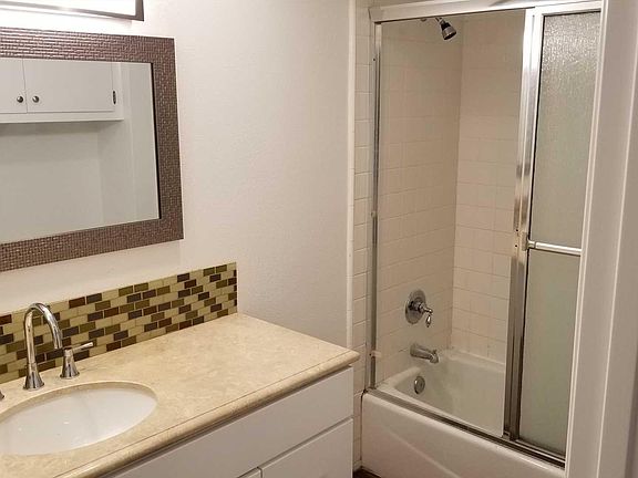 5th image of 112 39th St APT A
