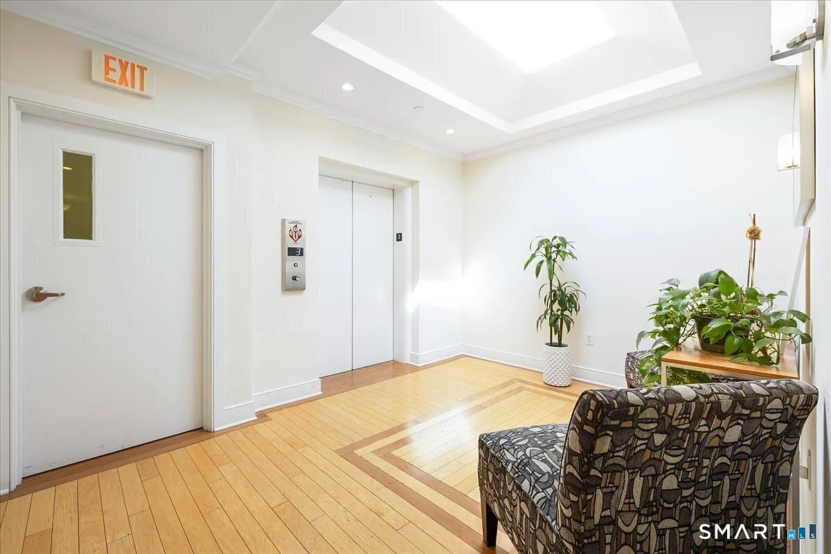 1 bed, 1.0 bath, 650 sqft, $2,350 — Photo 4