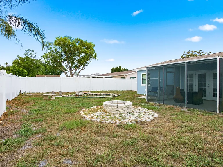 330 Scott Ct — Photo 33