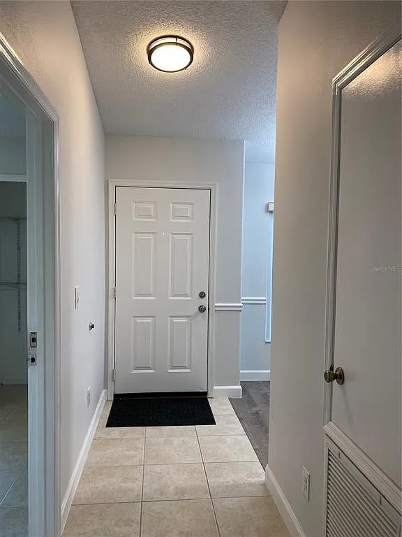 4 bed, 2.0 bath, 1416 sqft, $2,495 — Photo 2
