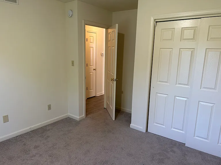 319 Anthony Dr — Photo 3