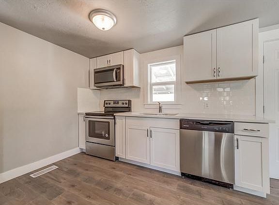 4th image of 3116 W Appleton Dr