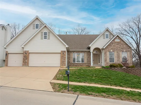 4391 Ventura Place Dr, Saint Louis, MO 63128