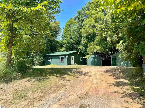 S Bow Rd, Maple City, MI 49664