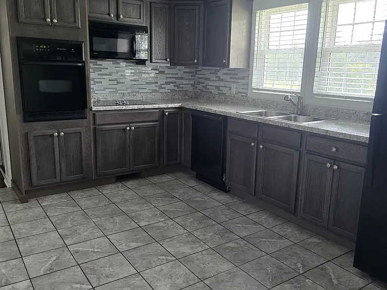 Kitchen / dining room