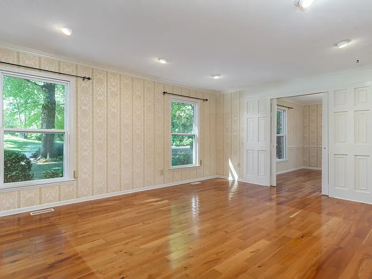 3136 Magnolia Dr — Photo 5