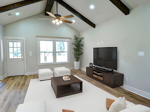 5th image of 484 Chelsea Ln