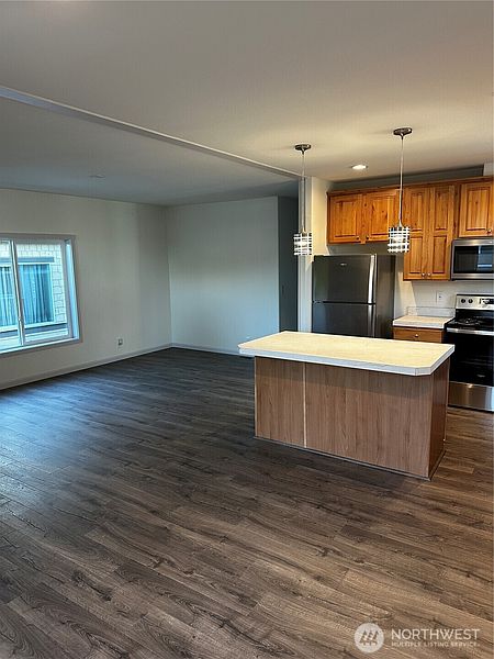 4th image of 10302 LAKEVIEW Avenue SW #26