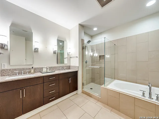 610 E Market St #2711 — Photo 4