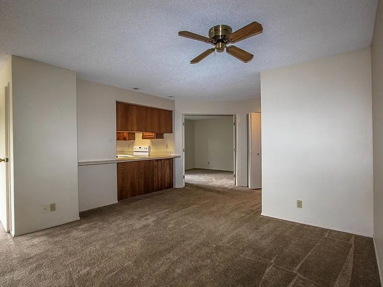 333 W Leroux St #H2 — Photo 4
