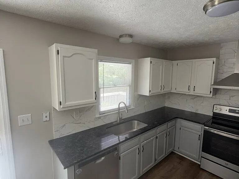5050 Summer Ridge Rd — Photo 4