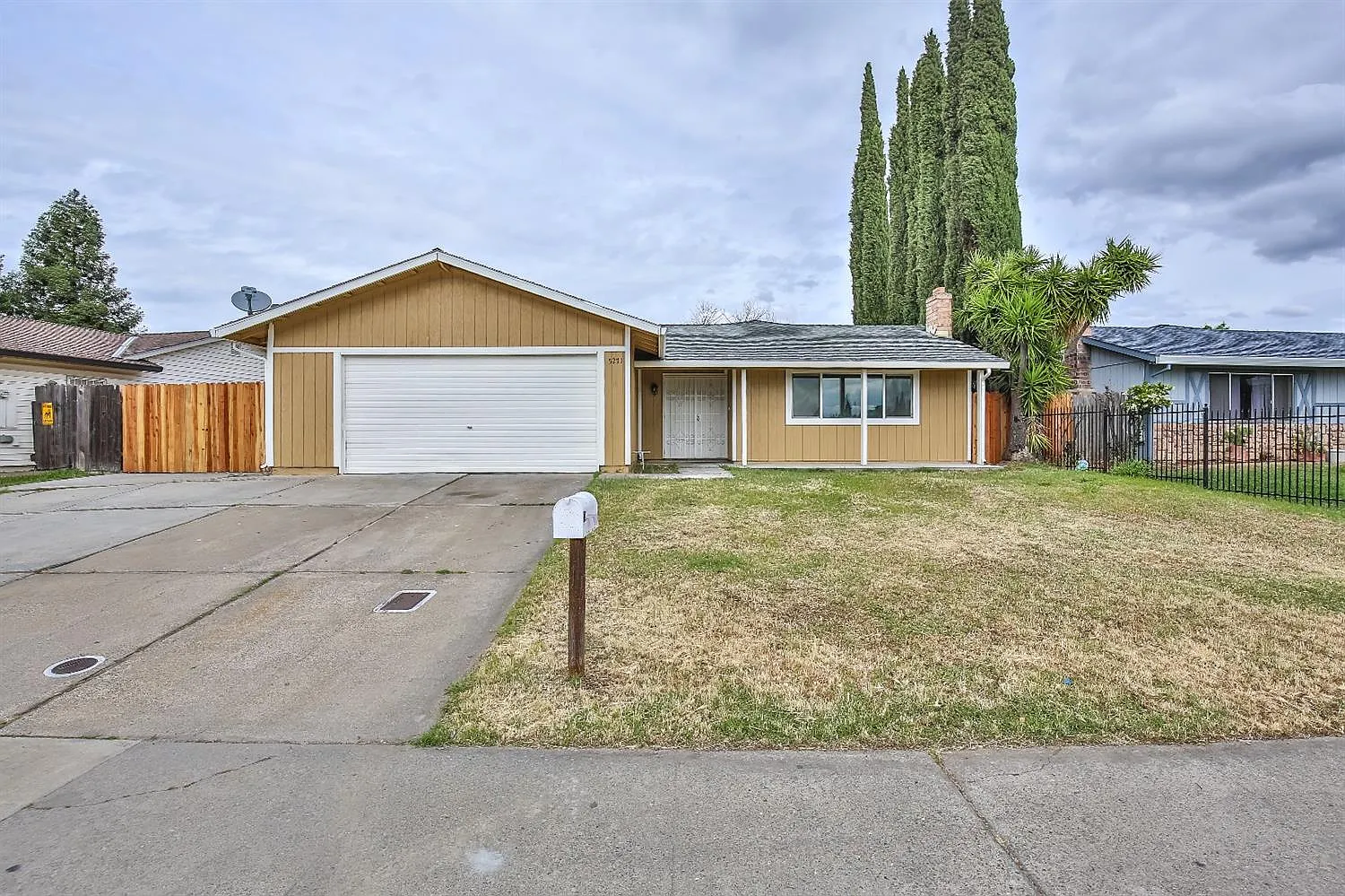 5271 Eden View Dr photo 1