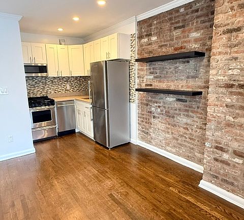 2nd image of 328 W 19th St APT 4B