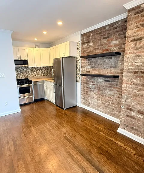 328 W 19th St #4B — Photo 2