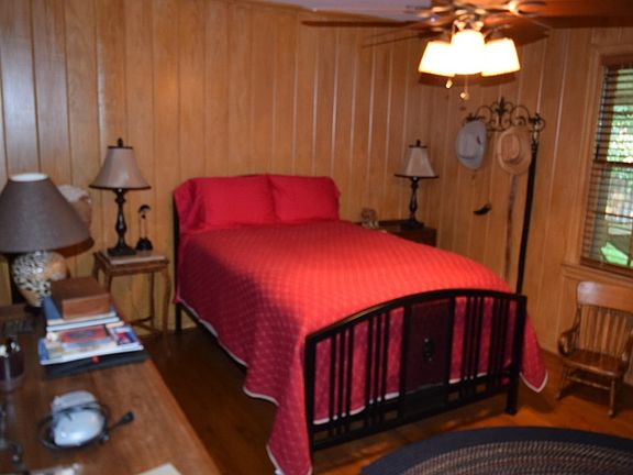 5th image of 106 Dogwood St