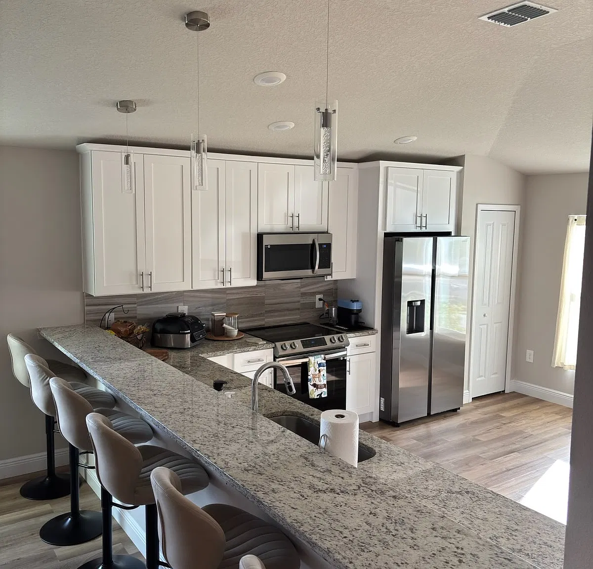 341 De Castro Avenue - 1 — Photo 3