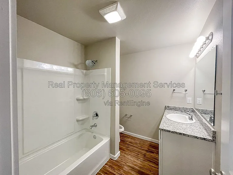 2101 N Avenue L — Photo 9