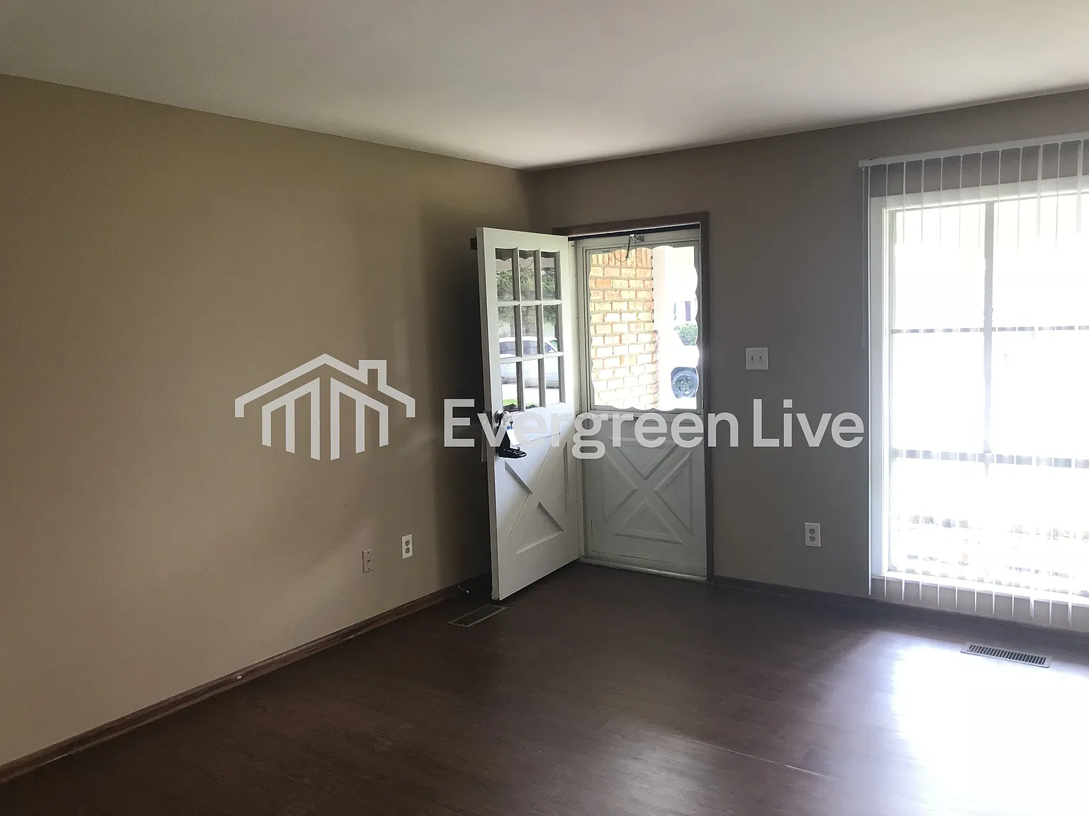 3 bed, 2.0 bath, 1208 sqft, $1,595 — Photo 3