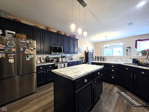 4th image of 2315 Bainbridge Rd