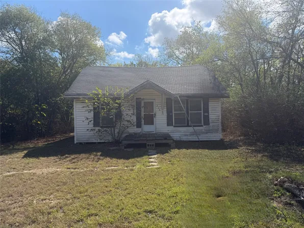 609 N Martin Luther King Ave, Wortham, TX 76693